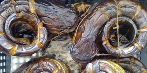 Pušenje soma na vruć način: kalorije, recepti sa fotografijama, video zapisi